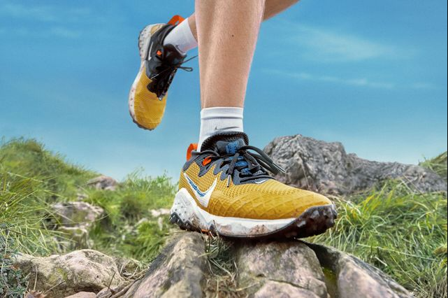 Sepatu hiking Nike
